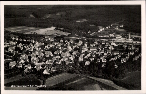 Ak Behringersdorf Schwaig bei Nürnberg Mittelfranken, Fliegeraufnahme, Panorama vom Ort, Bahnstrecke