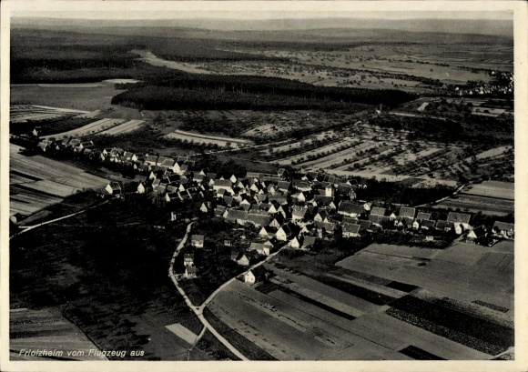 Ak Friolzheim im Enzkreis, Luftaufnahme, dörfliche Landschaft, Felder, Häuser, schwarz-weiß