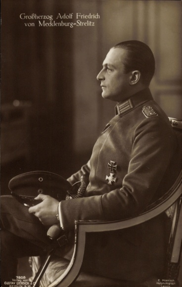 Ak Großherzog Adolf Friedrich von Mecklenburg Strelitz, Sitzportrait, Profilansicht, Uniform