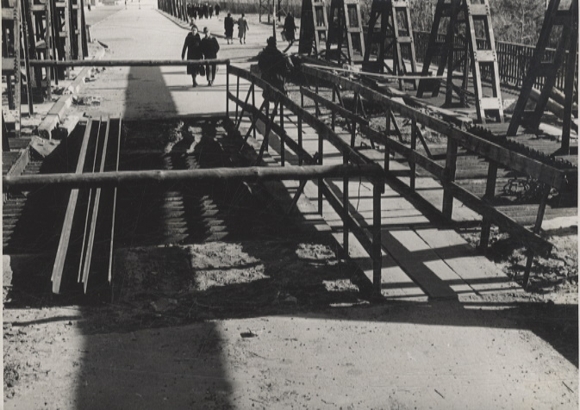 Original Foto Berlin Treptow / Alt-Treptow, Wiederaufbau der zerstörten Kiefholzbrücke, 1945/46