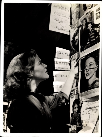 Postcard actress Susan Shentall, portrait