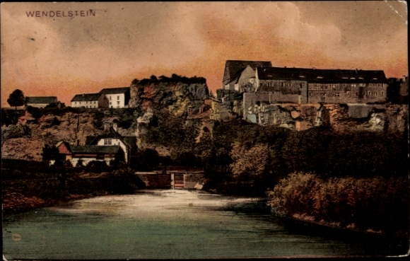 Ak Wendelstein in Mittelfranken, Blick auf  Fluss, Gebäude, Felsen, grüne Bäume, Hügel