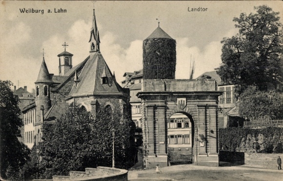 Ak Weilburg an der Lahn Hessen, Weilburg a. Lahn, Landtor,  Architektur, Bäume, keine Personen