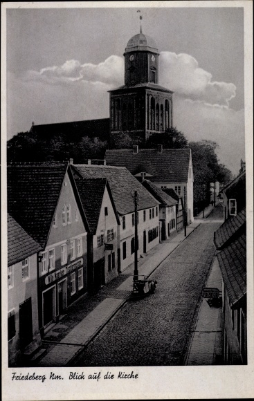 Ak Strzelce Krajenskie Friedeberg in der Neumark Ostbrandenburg, Blick zur Kirche