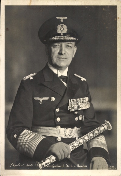 Ak Großadmiral Erich Raeder, Portrait in Uniform, Marschallstab, Ordenspange, Ross Verlag R 20