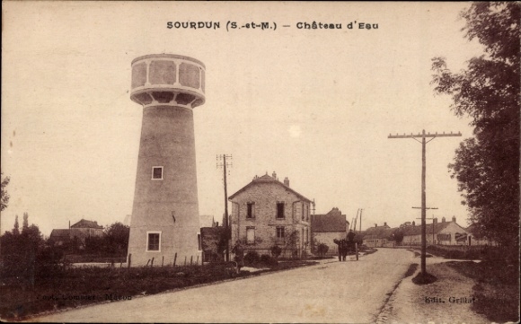 Postcard Sourdun Seine-et-Marne, water tower, street, building, rural scenery