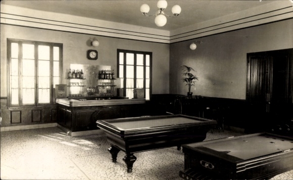 Photo Billiard Room, Bar