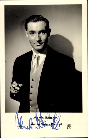 Postcard actor Martin Benrath, portrait with cigarette, my father's horses, autograph