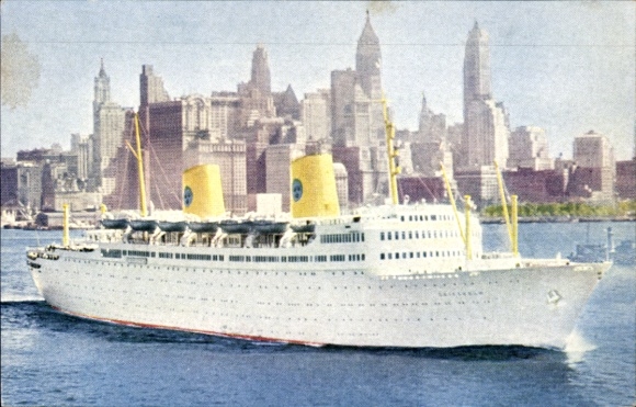 Ak-passagiersschip MS Gripsholm voor de kust van New York
