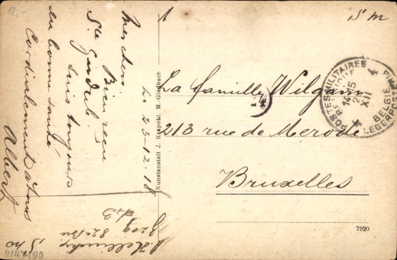 KP Rheinberg am Niederrhein, targ rybny, budynek z wieżą, widok z ulicy, ludzie
