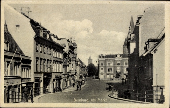 Postcard Bernburg an der Saale, street with buildings, people, market, clouds