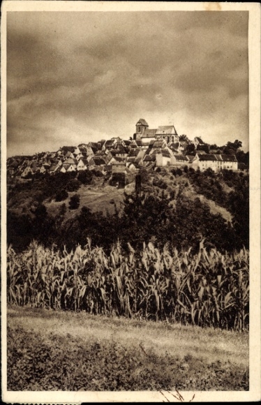 Ak Grünstadt an der Weinstraße Pfalz, Hügelige Landschaft, Dorfansicht, Kirche, Kornfeld