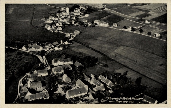 Ak Kirchdorf Rudelzhausen in Oberbayern, Luftaufnahme