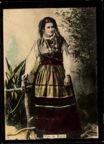 Photo Portugal ?, Type of Woman, Frau in Volkstracht