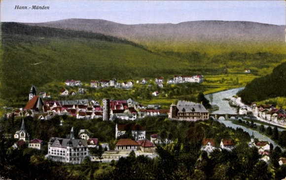 Postcard Hann. Münden in Lower Saxony, general view with surroundings, church, tower, bridge