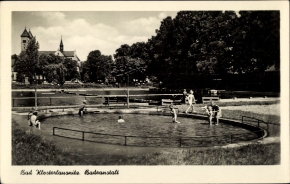 Ak Bad Klosterlausnitz in Thüringen, Badeanstalt, Schwimmende Kinder, historische Gebäude