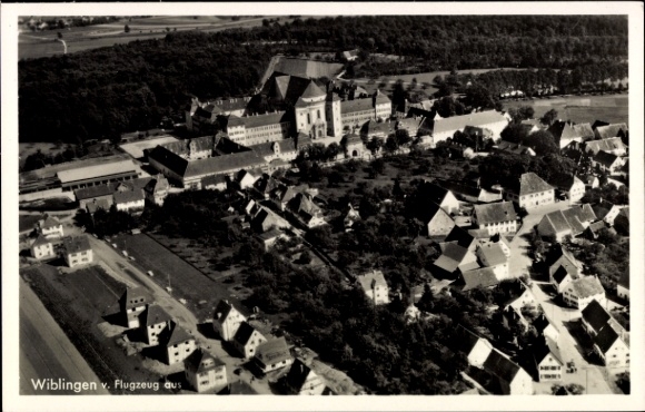 Ak Wiblingen Ulm an der Donau Baden, Luftaufnahme von  Kloster, Wohnhäuser, Bäume