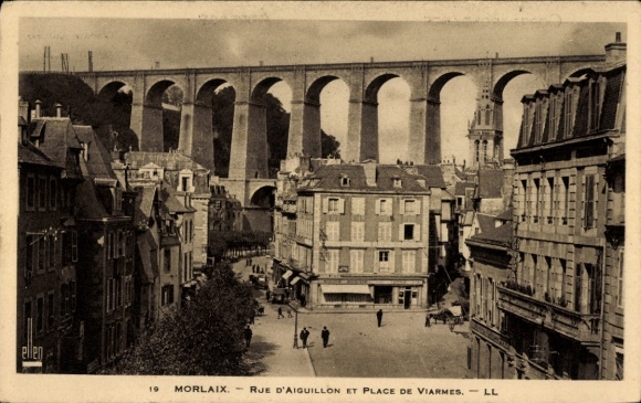 Postcard Morlaix Finistère, Rue d'Aiguillon, Place de Viarmes