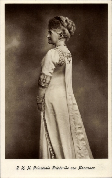 Ak Prinses Friederike van Hannover, staand portret