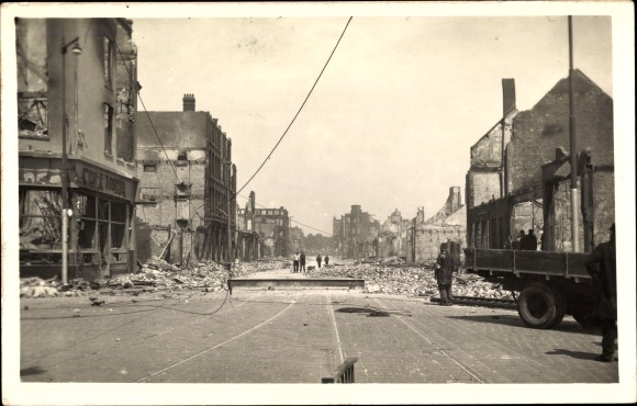 Photo Postcard South Holland Netherlands, destroyed houses, rubble