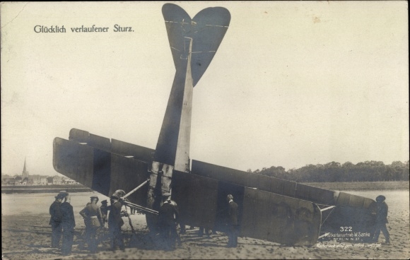 Ak Glücklich verlaufener Sturz, deutsches Militärflugzeug