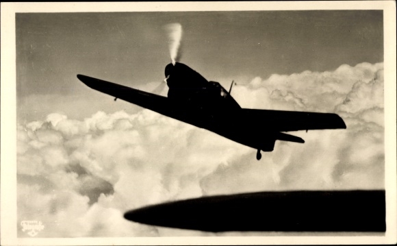 Ak Deutsche Luftwaffe, Kampfflugzeug, Jagdeinsitzer Messerschmitt Bf 109, Angriff über den Wolken
