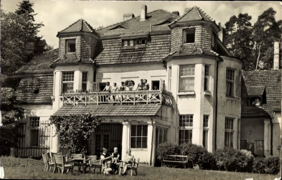 Postcard Neuglobsow Stechlin Brandenburg, FDGB recreation home, general view, garden, balcony, guests