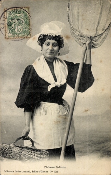 CPA Pêcheuse Sablaise, costume