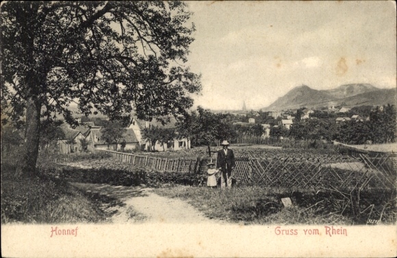 Ak Bad Honnef am Rhein, Blick auf Honnef mit Fachwerkhäusern, dahinter der Rhein und Berge.