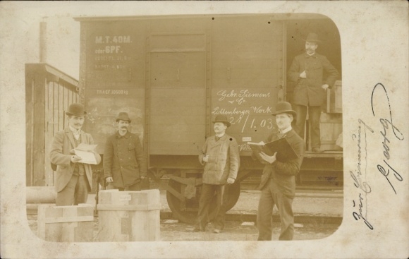 Photo Postcard Berlin Lichtenberg, Siemens factory, workers, freight wagon