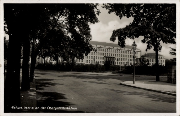 Postcard Erfurt in Thuringia, Oberpostdirektion, street, trees, lantern