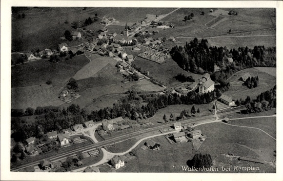 Ak Kempten im Allgäu Schwaben, Luftaufnahme von Wallenhofen, ländliche Idylle, Dorfansicht