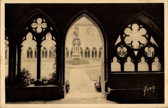 Ak Colmar Kolmar Elsass Haut Rhin, Blick durch gotische Fenster, Statue im Innenhof, Pflanzen sic