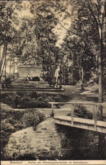 PC Dierdorf in the Westerwald, lot at the heroic memorial stone in the castle park