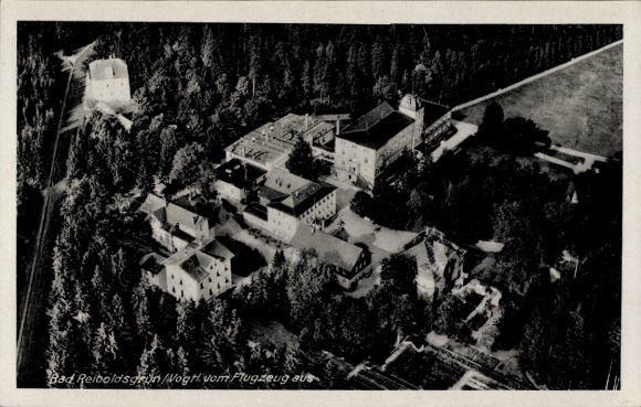 Postcard Bad Reiboldsgrün Auerbach im Vogtland, aerial view of forest landscape, architecture