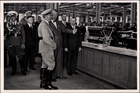 Collection picture No. 88, Adolf Hitler visits the BMW works, engine block