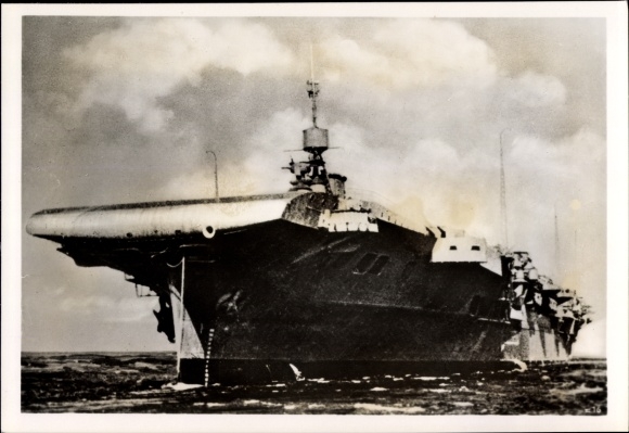 Zdjęcie brytyjskiego okrętu wojennego, HMS Illustrious, lotniskowiec, styczeń 1941 r