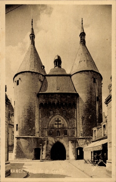 Ak Nancy Meurthe et Moselle, Porte de la Craffe, zwei Türme, Kreuzsymbol, Stadtansicht