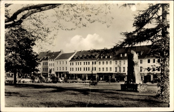 Ak Jülich in Nordrhein Westfalen, Schlossplatz mit Kölnstraße, Denkmal