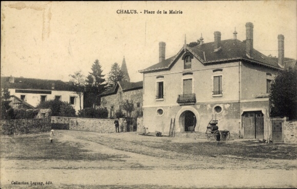 KP Châlus Haute Vienne, zabytkowy budynek, plac Mairie, wiejski krajobraz, stara architektura