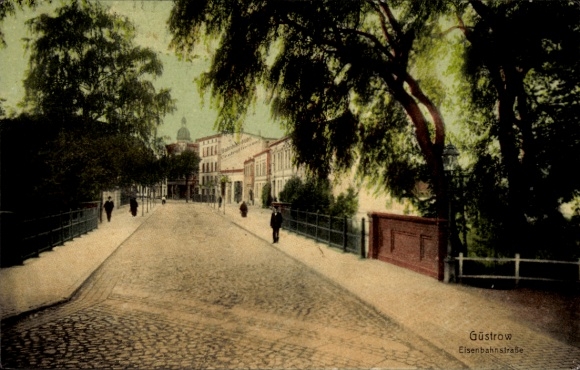 Postcard Güstrow in Mecklenburg, Eisenbahnstraße
