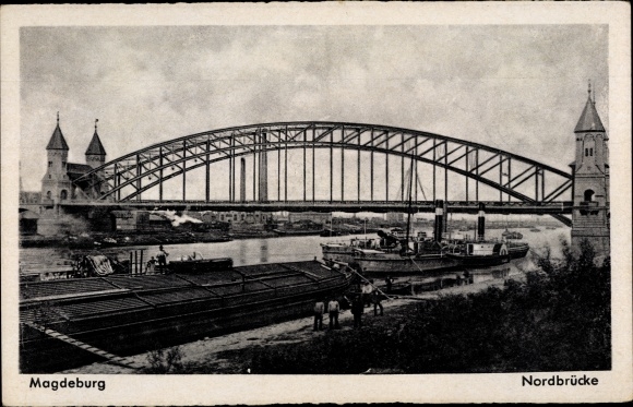 Postcard Magdeburg in Saxony Anhalt, Nordbrücke, Lastkähne