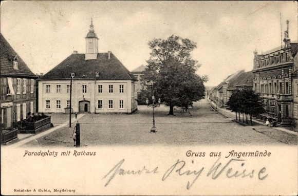 Ak Angermünde in der Uckermark, Paradeplatz mit Rathaus