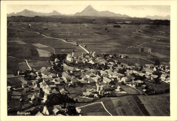 Postcard Bidingen in Allgäu Swabia, aerial view of many houses, surroundings with fields, mountains in the background