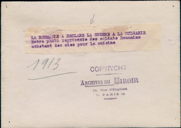 Photo Romanian soldiers in uniforms, geese, residential house, farmers, World War I