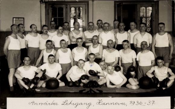 Photo Postcard Hannover in Lower Saxony, candidate course 1936-1937