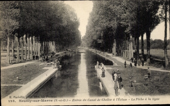 Postcard Neuilly sur Marne Seine Saint Denis, Entree du Canal de Chelles a l'Ecluse, La Piche a la ligne