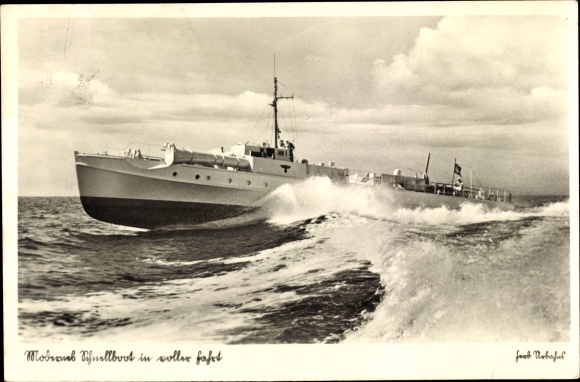 Ak Deutsches Kriegsschiff, Modernes Schnellboot in voller Fahrt, Kriegsmarine