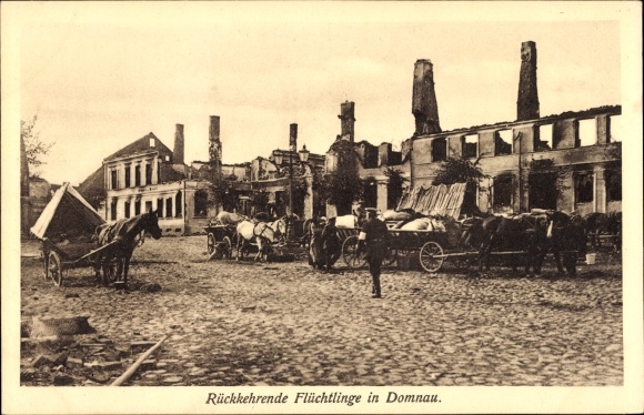 Postcard Domnowo Domnau East Prussia, returning refugees in the city, war destruction, I. WW