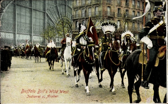 Ak Buffalo Bill's Wild West, Indianer und Araber, Kostümschau in einer Stadt